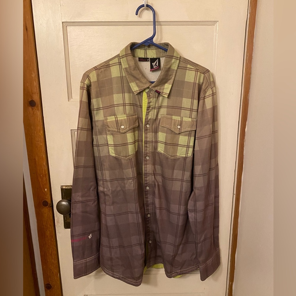 Men’s Large Volcom Multicolor Flannel. Large